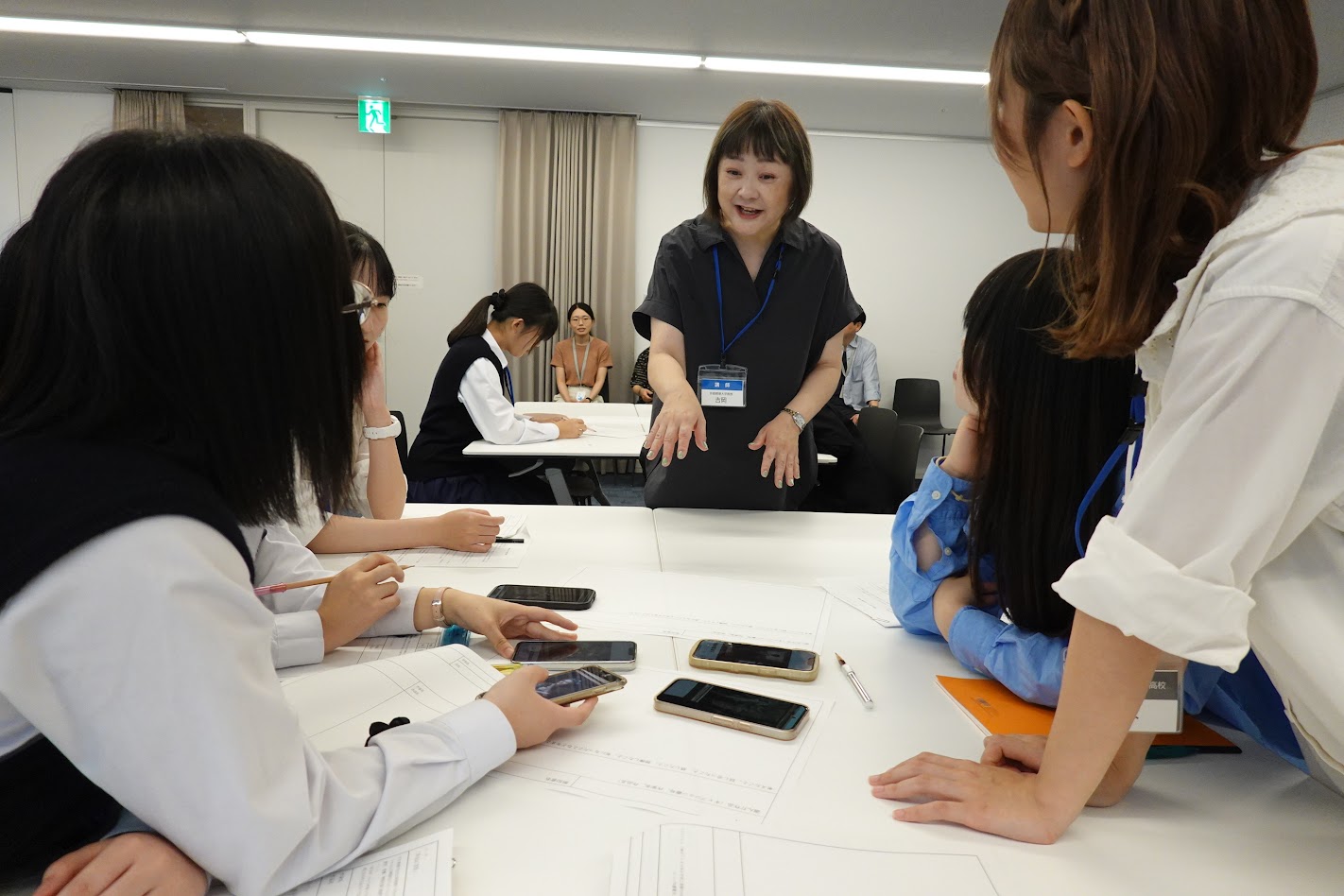 「京都市京セラ美術館×NIKKEI STEAM　対話型アート鑑賞ワークショップ『どこ見る？どう見る？西洋絵画！』」実施風景、2025年、画像提供：日経新聞社