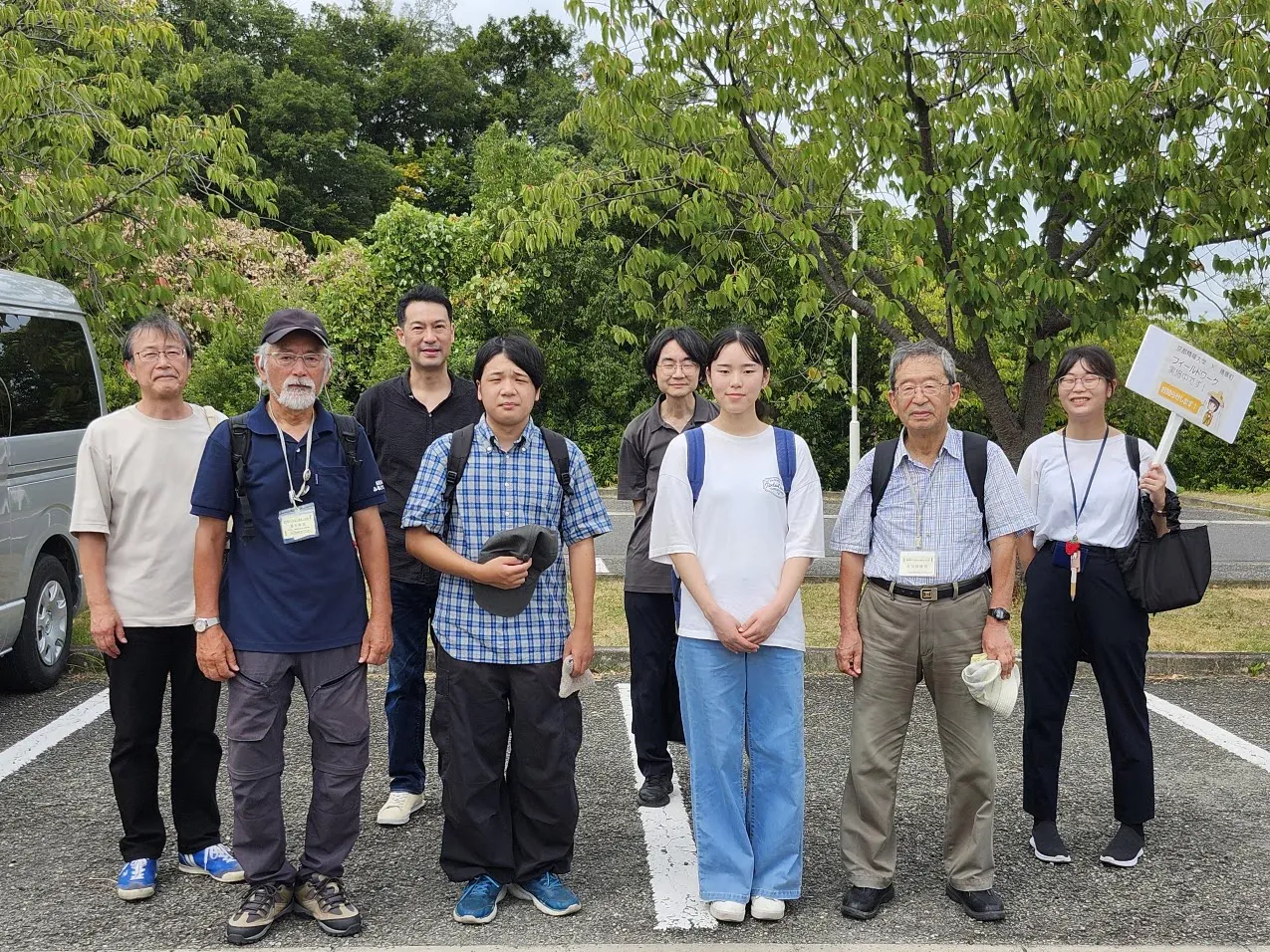 精華町内のフィールドワークで学生と関係者が集まった様子